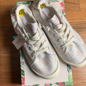 Brand NEW Tommy Bahama Memory Foam Shoes